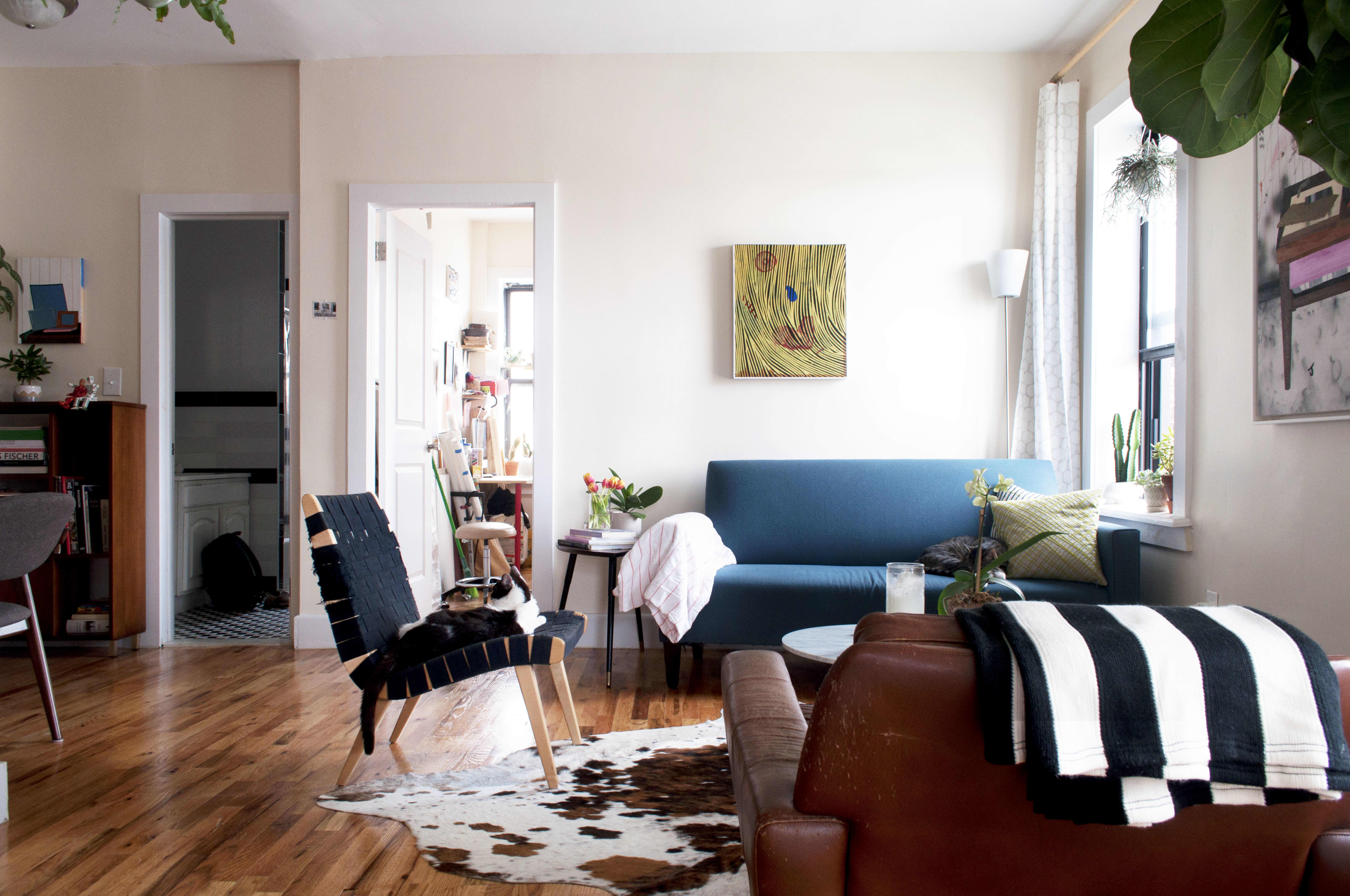 House Tour An ArtFilled Crown Heights Apartment Apartment Therapy